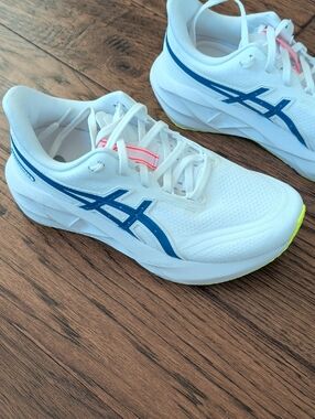 Asics Novablast 5 Asics Track Club